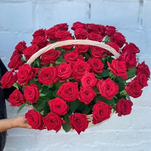 Корзина 51 красная роза - купить с доставкой в интернет-магазине | Флорист Экспресс по Черной Грязи